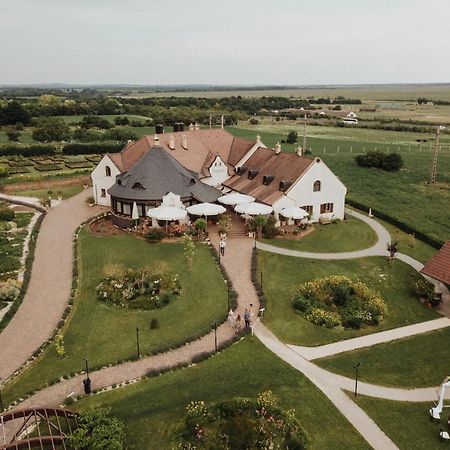 Fiastyúk Udvarház Csor Exterior foto