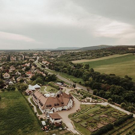 Fiastyúk Udvarház Csor Exterior foto