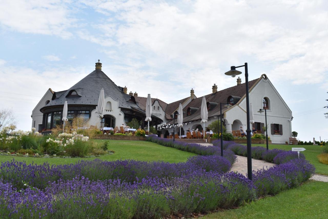 Fiastyúk Udvarház Csor Exterior foto